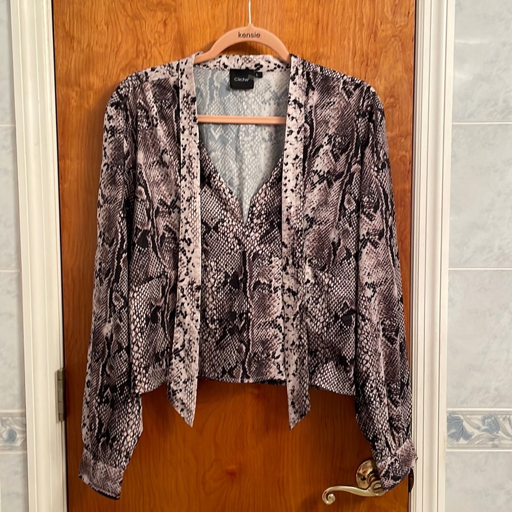 Cliche Snake Python Print V-Neck Crop Top Blouse L - image 1